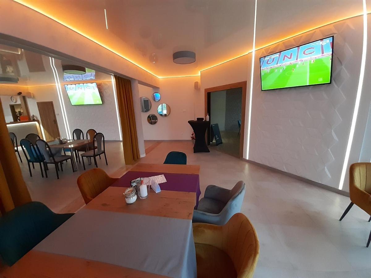 Route One - Restauracja & Pokoje Hotelowe Zgierz Exteriör bild